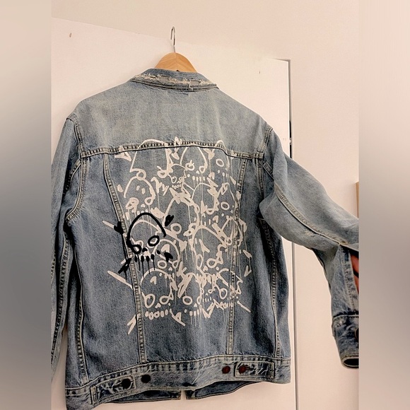 LEVI x SoulCycle LIMITED EDITION distressed jean jacket with skull graffiti - Picture 9 of 10